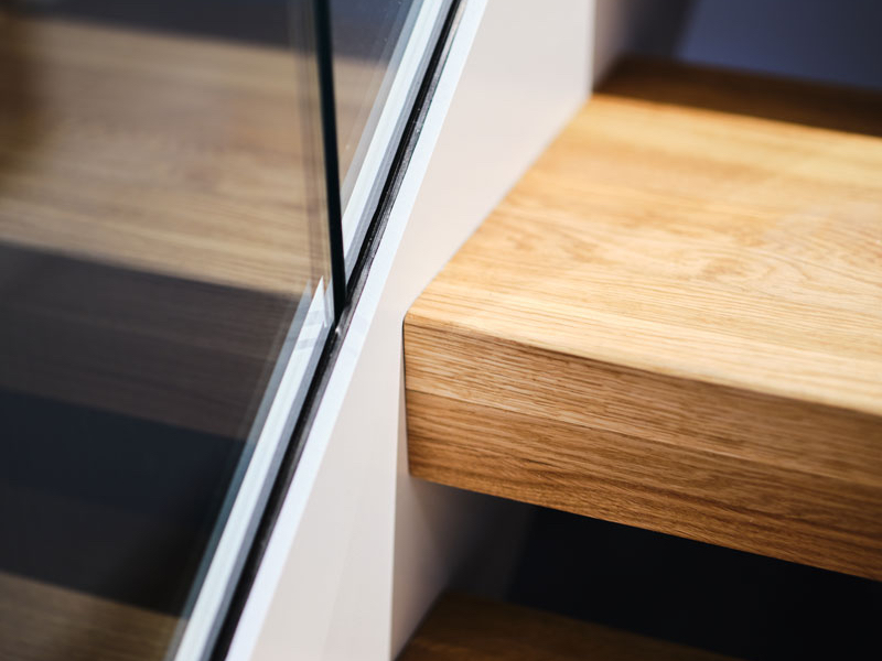 Infästning glas i vang, glasräcke, trappa, Snickarlaget